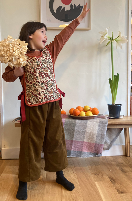 Apple tabard