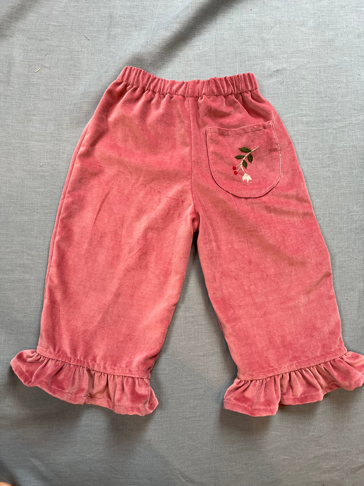 Daisy frill in velvet