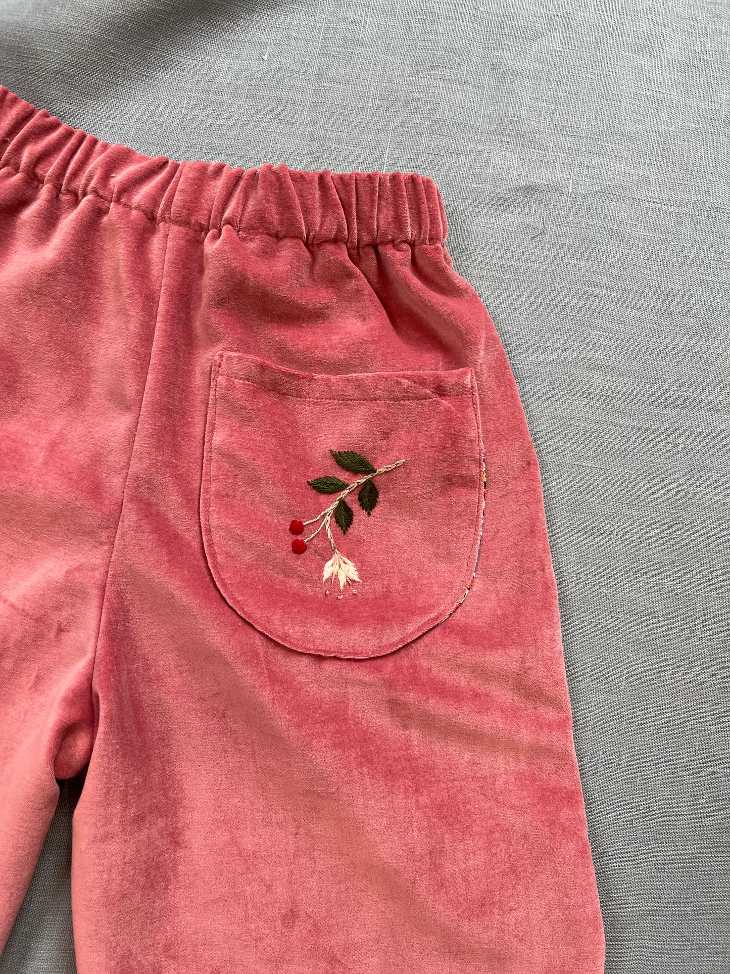 Daisy frill in velvet