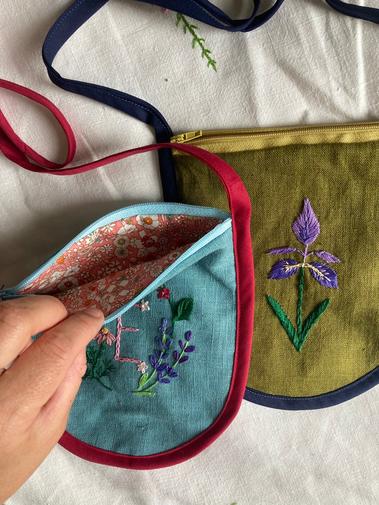 Linen zip purse